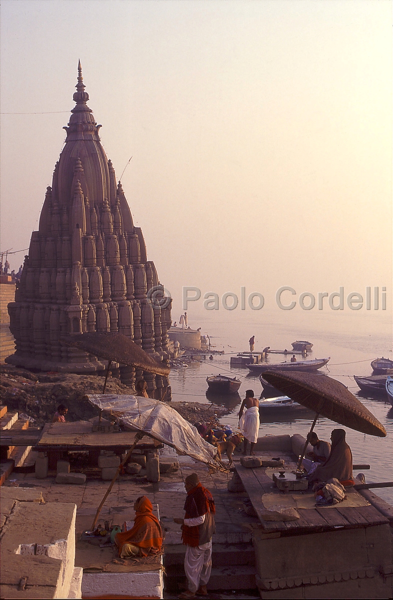 Delhi Scindia Ghat , Varanasi (Benares), India
 (cod:India 23)